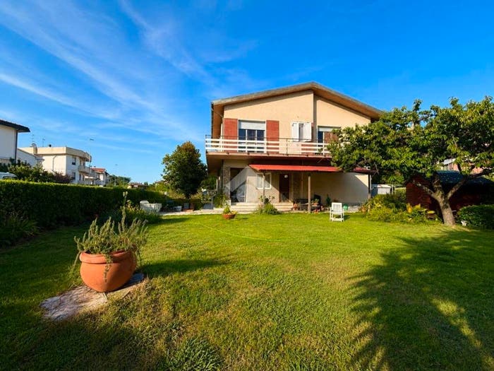 Casa con 6 locali in vendita in Via Modigliani, Stagno, Collesalvetti