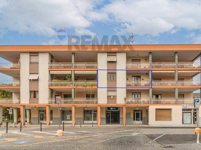 Appartamento trilocale in vendita in Piazza Vittorio Veneto, Centro, Santhià