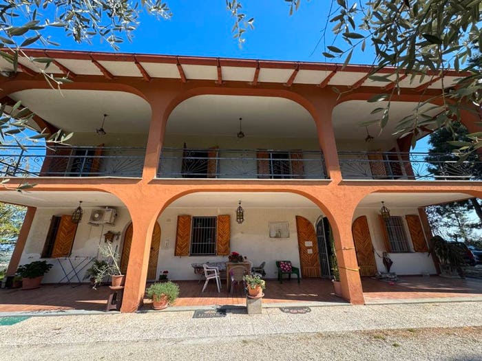 Casa con 6 locali in vendita in Contrada Santa Caterina, Staffolo
