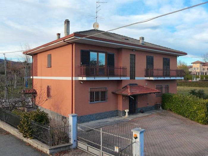 Casa quadrilocale in vendita in Via Dante Alighieri, Maggiora