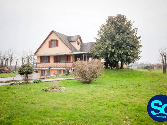 Casa con 6 locali in vendita in Centro, Bollate