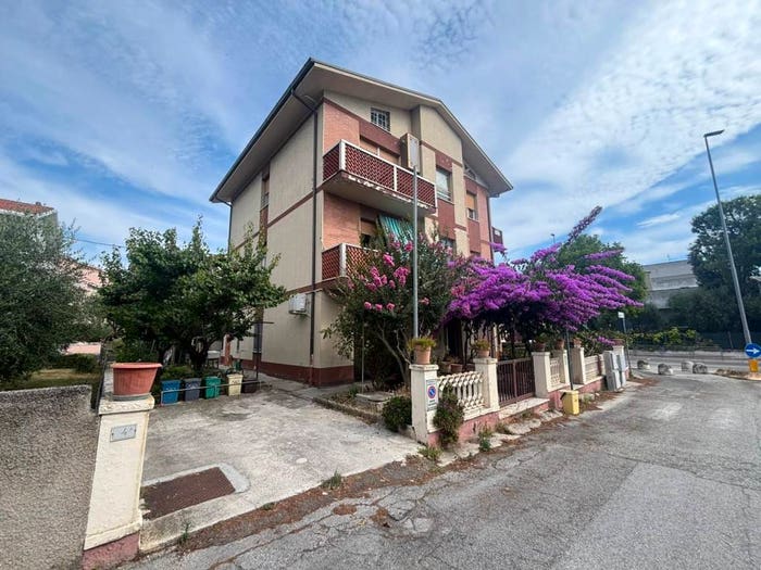 Appartamento con 5 locali in vendita in Via Liguria, Marotta, Mondolfo