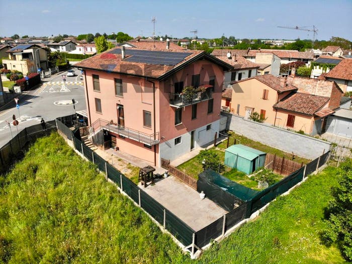 Casa con 6 locali in vendita in Via Don Luigi Sterzi, Centro, Castelvetro Piacentino