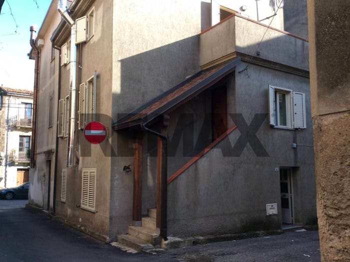 Casa trilocale in vendita in VIA FLLI BANDIERA, Centro, Pianopoli