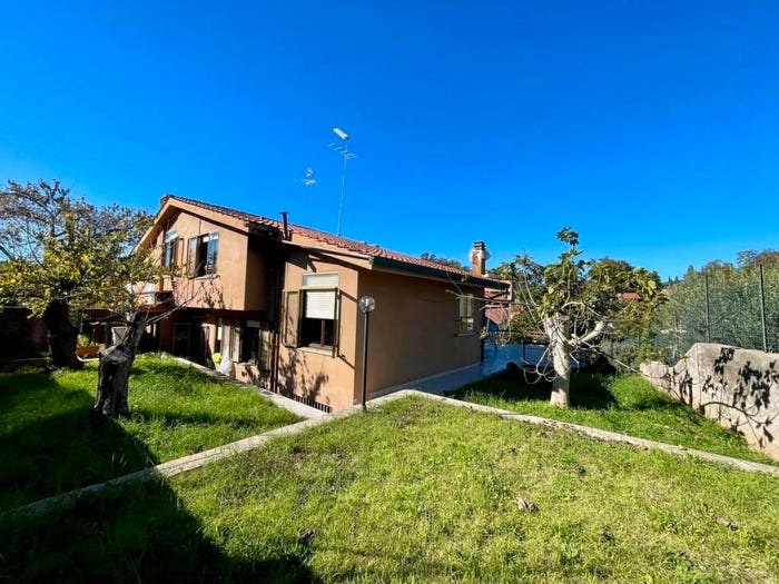 Casa con 6 locali in vendita in Via Caduti di Nassirya, Manziana