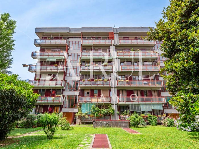 Appartamento trilocale in vendita in Via dei Ciclamini, Primaticcio, Milano