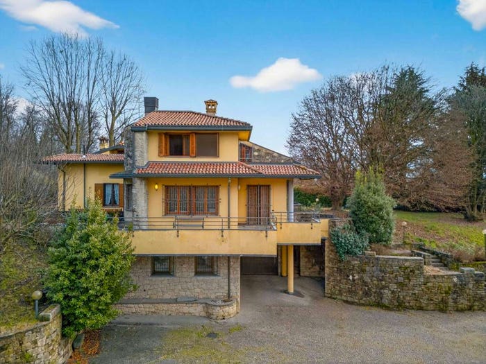 Casa con 6 locali in vendita in Via per Novedrate, Mariano Comense