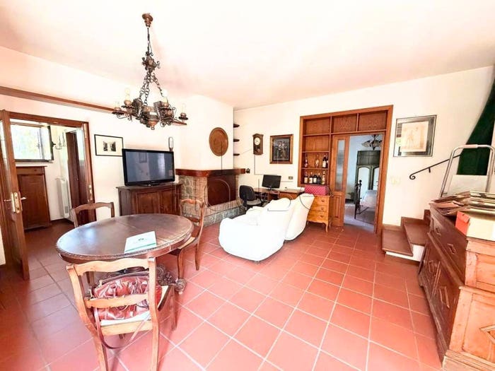 Casa con 6 locali in vendita in Loc Rigutino Est, Rigutino, Arezzo