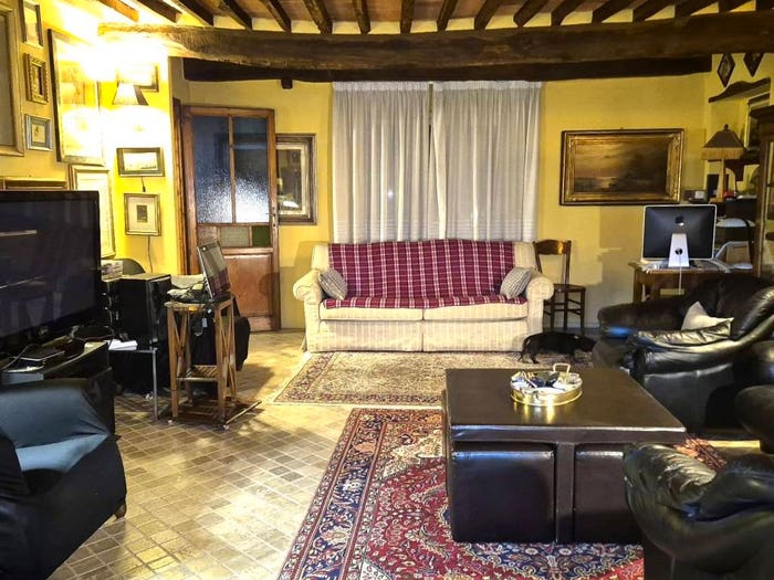 Appartamento quadrilocale in vendita in Piazza Maggio, Camaiore Paese, Camaiore