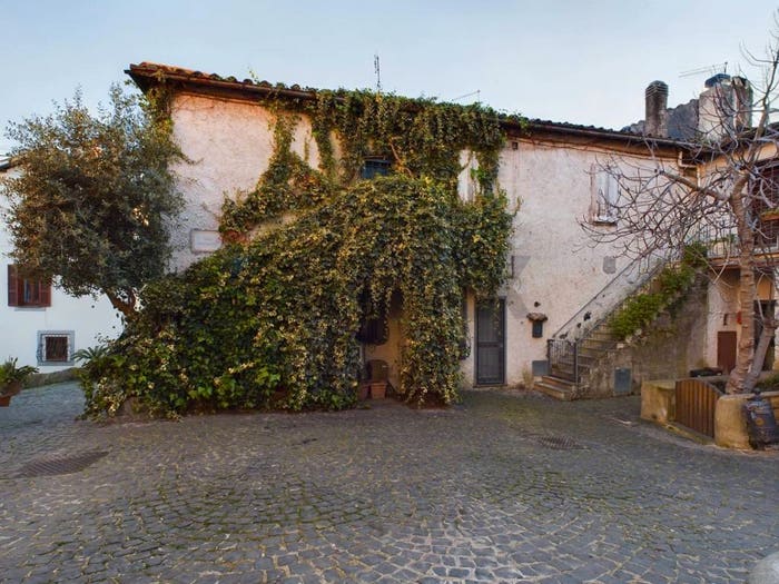 Appartamento con 6 locali in vendita in Piazza Sant'Angelo, Centro, Formello