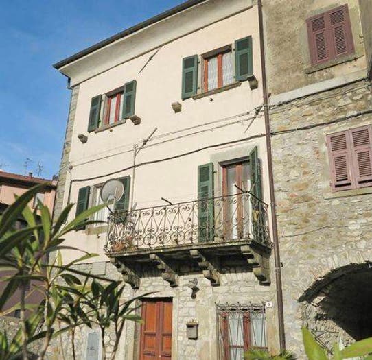 Casa con 6 locali in vendita in Via Ponte Vecchio, Centro, Bagnone