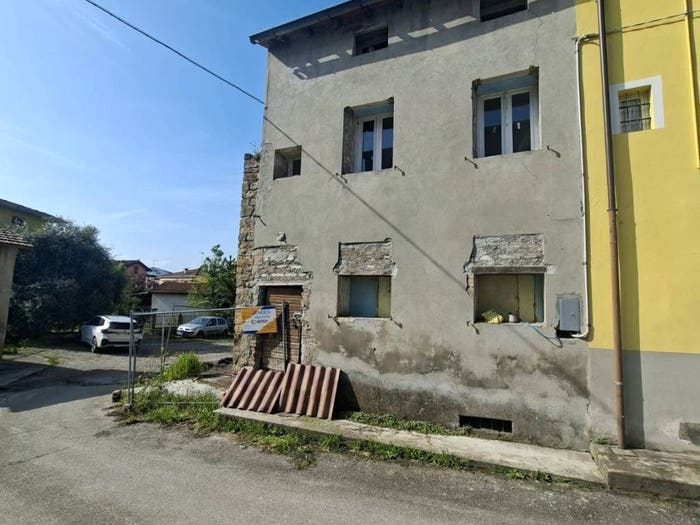 Appartamento quadrilocale in vendita in Via della Repubblica, Felegara, Medesano