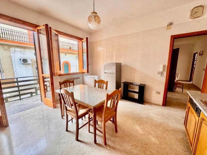 Appartamento con 5 locali in vendita in Via Alessandro Manzoni, Centro, Parabita