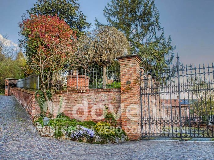 Casa con 6 locali in vendita in Via D Chiaves, Centro, Monale
