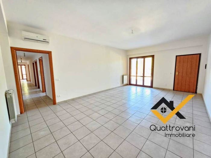 Appartamento con 5 locali in vendita in Gravina di Catania