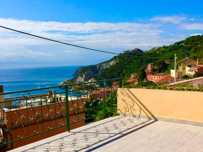 Appartamento quadrilocale in vendita in Via Ademaro De Mari, Bergeggi