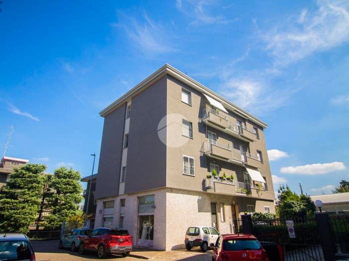 Appartamento trilocale in vendita in Via Tiziano, Centro, Garbagnate Milanese