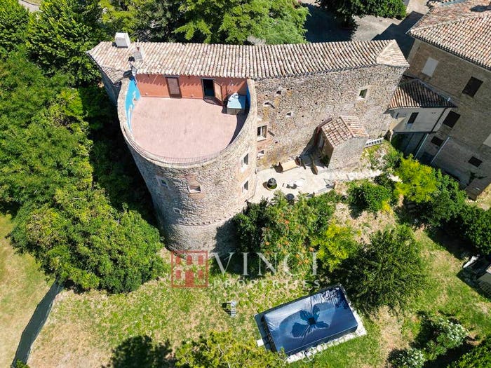 Casa con 6 locali in vendita in Centro, Rosora