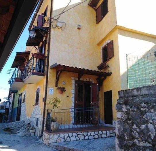 Casa con 6 locali in vendita in Frazione Foreste, Cerro al Volturno