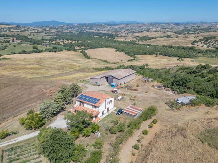 Casa con 6 locali in vendita in Strada Comunale di Castagnolo, Roccalbegna