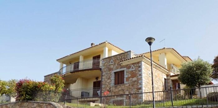 Appartamento con 6 locali in vendita in Via Torquato Tasso, Budoni
