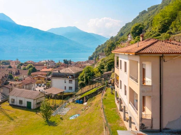 Appartamento con 5 locali in vendita in Via Antica Regina, Dongo