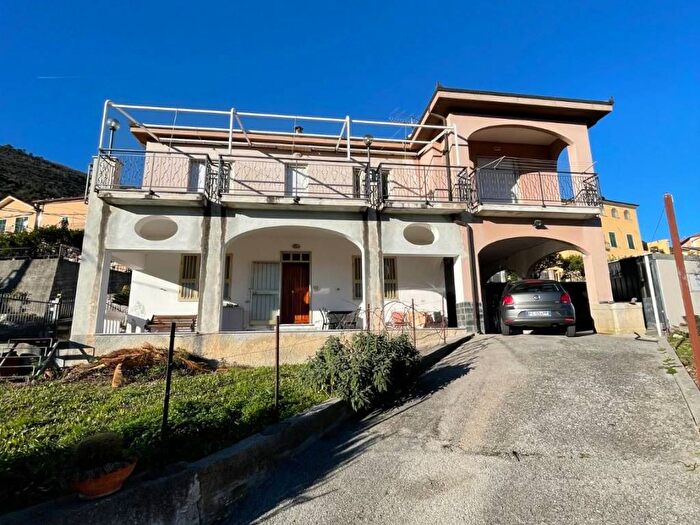 Casa con 6 locali in vendita in Via Cavi, Centro, Boissano