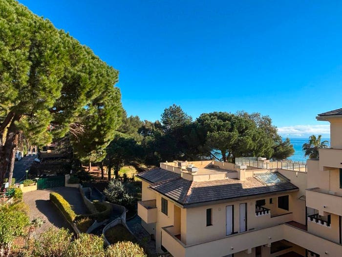 Appartamento con 5 locali in vendita in Via del Mare, Pineta, Arenzano