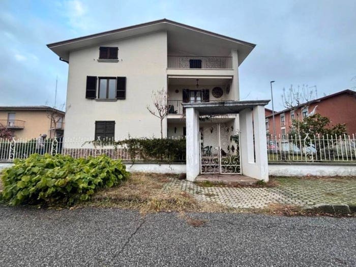 Casa quadrilocale in vendita in Via Alessandro Volta, Centro, Rivergaro