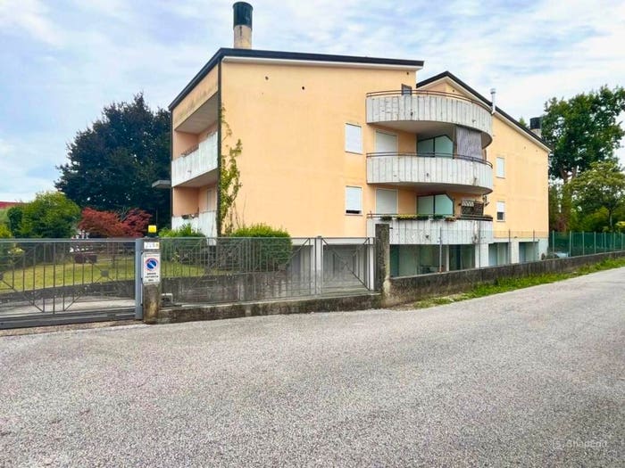 Appartamento quadrilocale in vendita in Via Varmo, Rivignano, Rivignano Teor