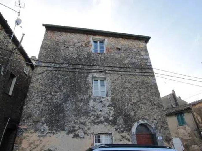 Appartamento trilocale in vendita in Via Della Fonte No Number, Centro, Monticiano