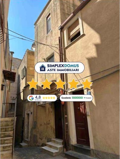 Appartamento trilocale in vendita in VIA LEONE, Centro, Caltagirone