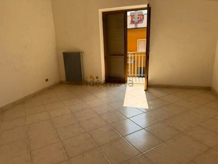 Appartamento trilocale in vendita in Via Napoli, San Clemente, Galluccio
