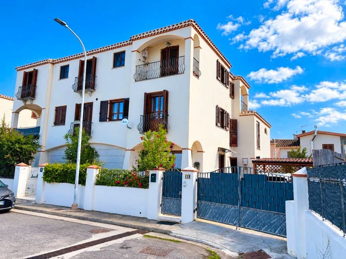 Casa con 5 locali in vendita in Via Giovanni Paolo Secondo, Tortolì