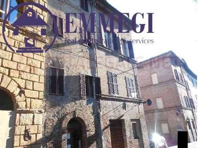 Appartamento con 5 locali in vendita in Via del Refugio, Porta Romana, Siena