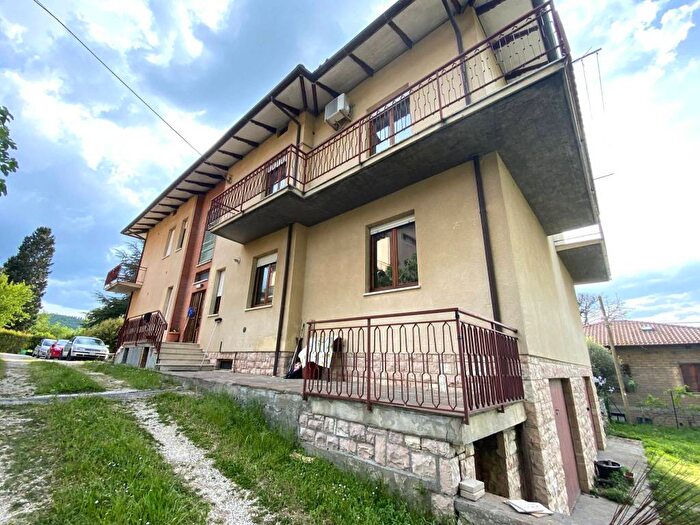 Appartamento con 6 locali in vendita in Via degli Etruschi, Centro, Paciano