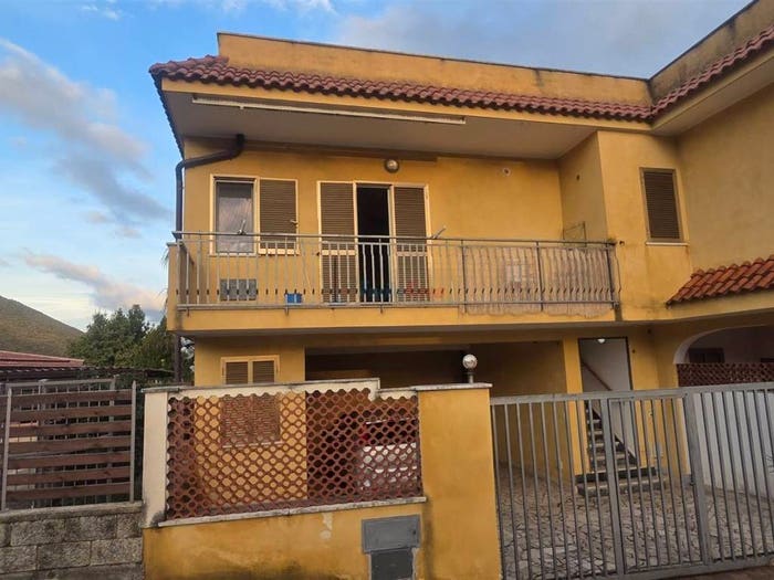 Appartamento trilocale in affitto in via dei campi, Centro, Formia