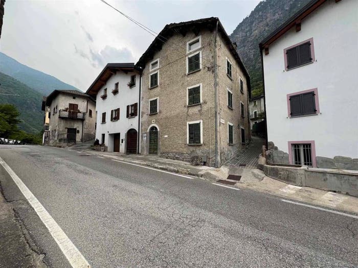 Casa con 5 locali in vendita in Via Don Pietro Buzzetti, Centro, Chiavenna