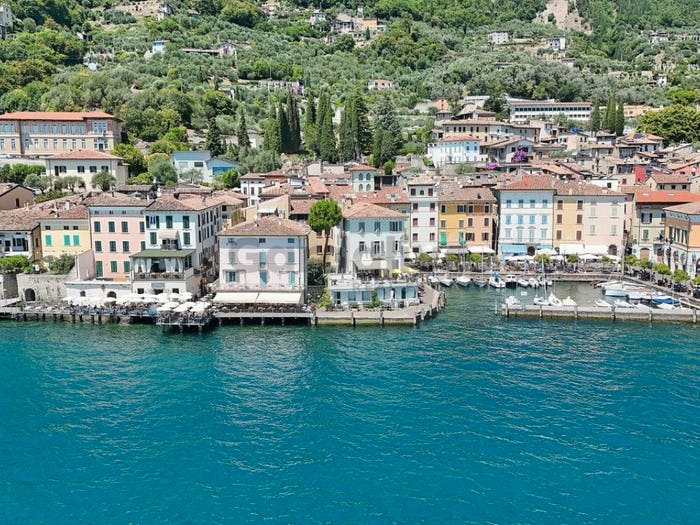 Appartamento trilocale in vendita in Viale Guglielmo Marconi, Centro, Gargnano