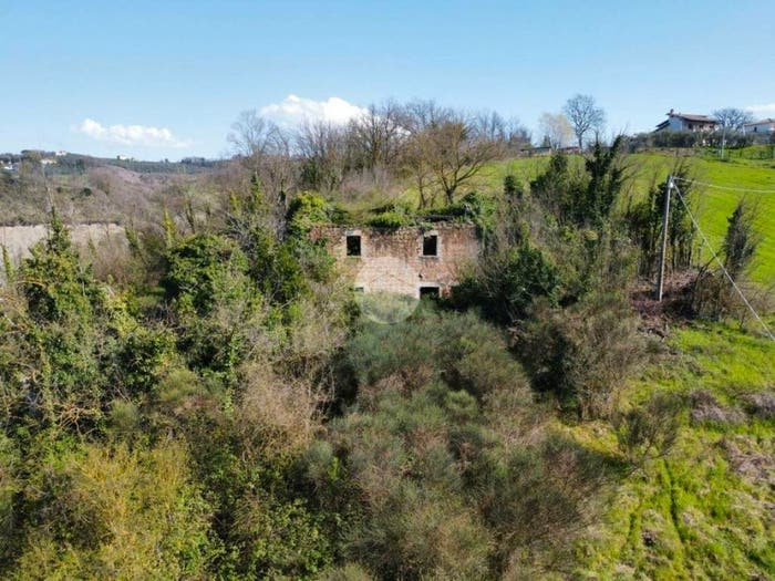 Casa con 6 locali in vendita in VIA COLLI, Collevecchio