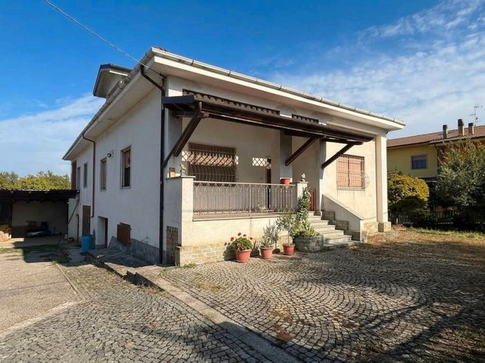 Casa con 6 locali in vendita in Via San Giacomo, Incisa Scapaccino