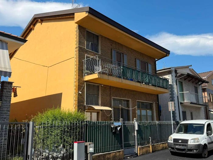 Casa con 6 locali in vendita in Via Nino Bixio, Pantigliate