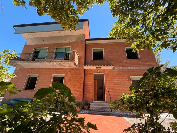Casa con 6 locali in vendita in Via dei Villini, Roiate