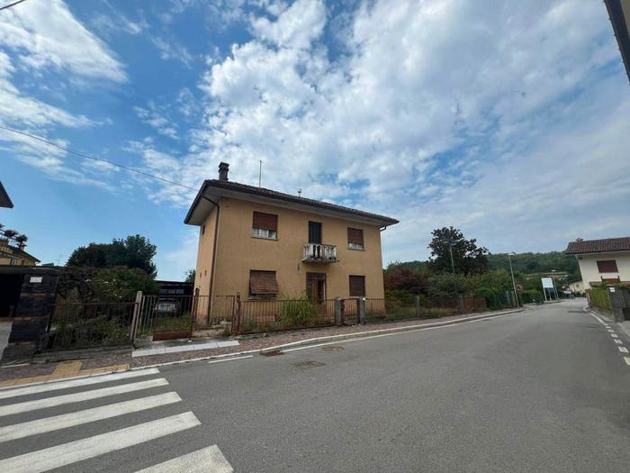 Casa con 6 locali in vendita in VIA CIVIDALE, Centro, Dolegna del Collio