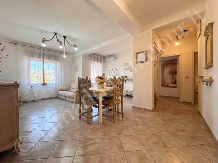 Appartamento quadrilocale in vendita in Via Cala Chiesa, La Maddalena