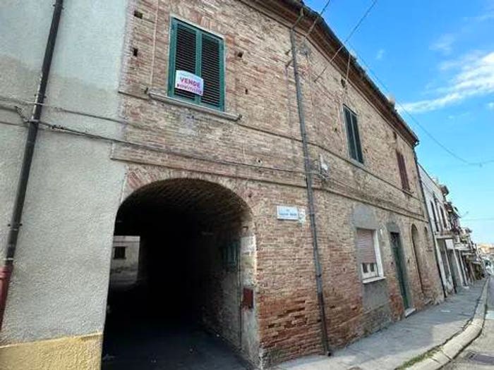 Casa con 6 locali in vendita in Via Guglielmo Marconi, Centro, Pollutri
