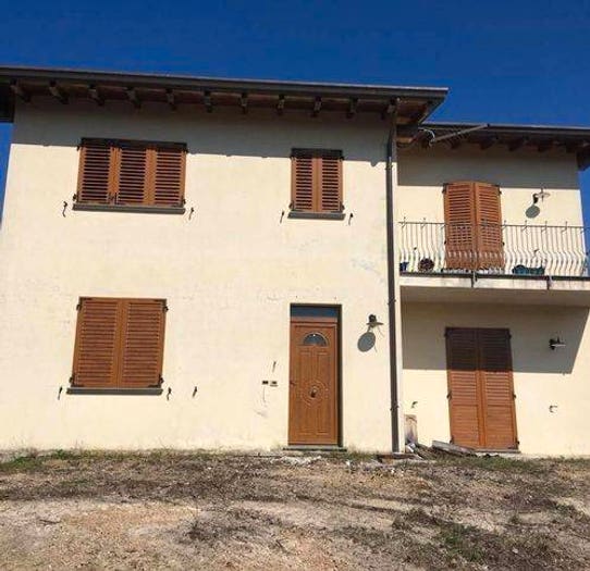 Casa con 6 locali in vendita in Località Pastina, Gualdo Tadino