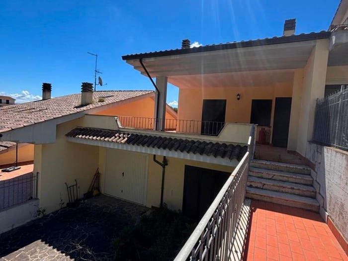 Casa con 5 locali in vendita in Via di Valle Ioro, Valle Yoro, Castelnuovo di Porto