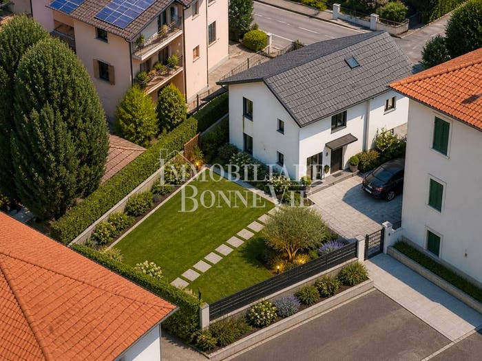 Casa trilocale in vendita in Via Aprile, Camnago Boscone, Faloppio
