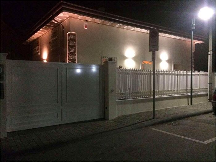 Casa con 6 locali in vendita in Forte Dei Marmi